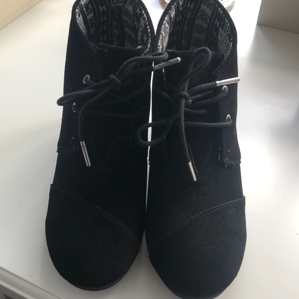 Toms black lace up wedges